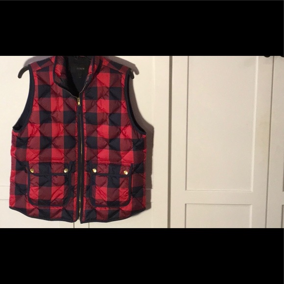 J CREW PUFFER VEST. SIZE LARGE. RED/BLACK CHECK - Picture 1 of 6